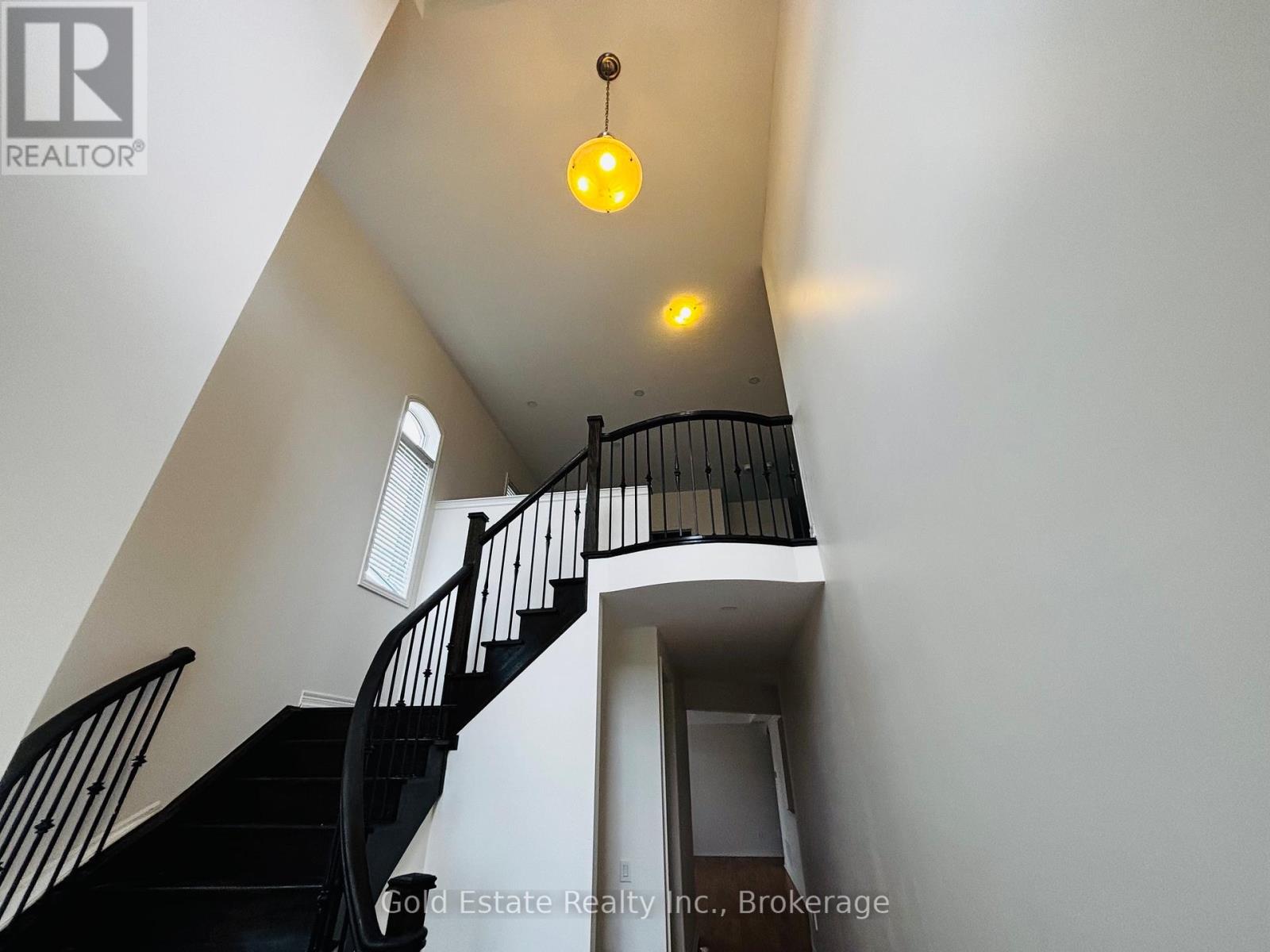 Upper Unit Only - 247 Buick Boulevard, Brampton, Ontario  L7A 4L8 - Photo 3 - W12993924