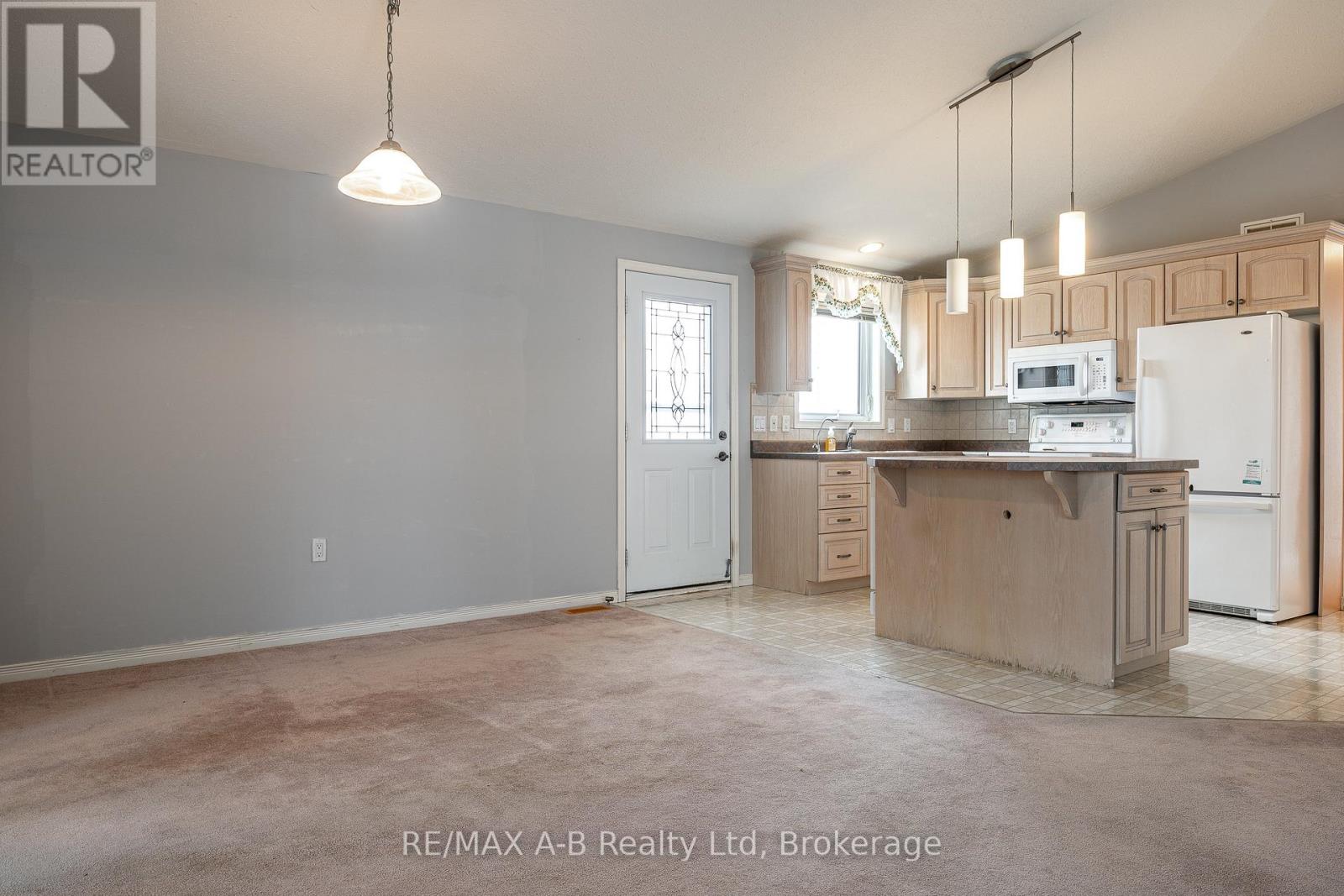 32 - 30 Ann Street, St. Marys, Ontario  N4X 1C8 - Photo 14 - X12540776