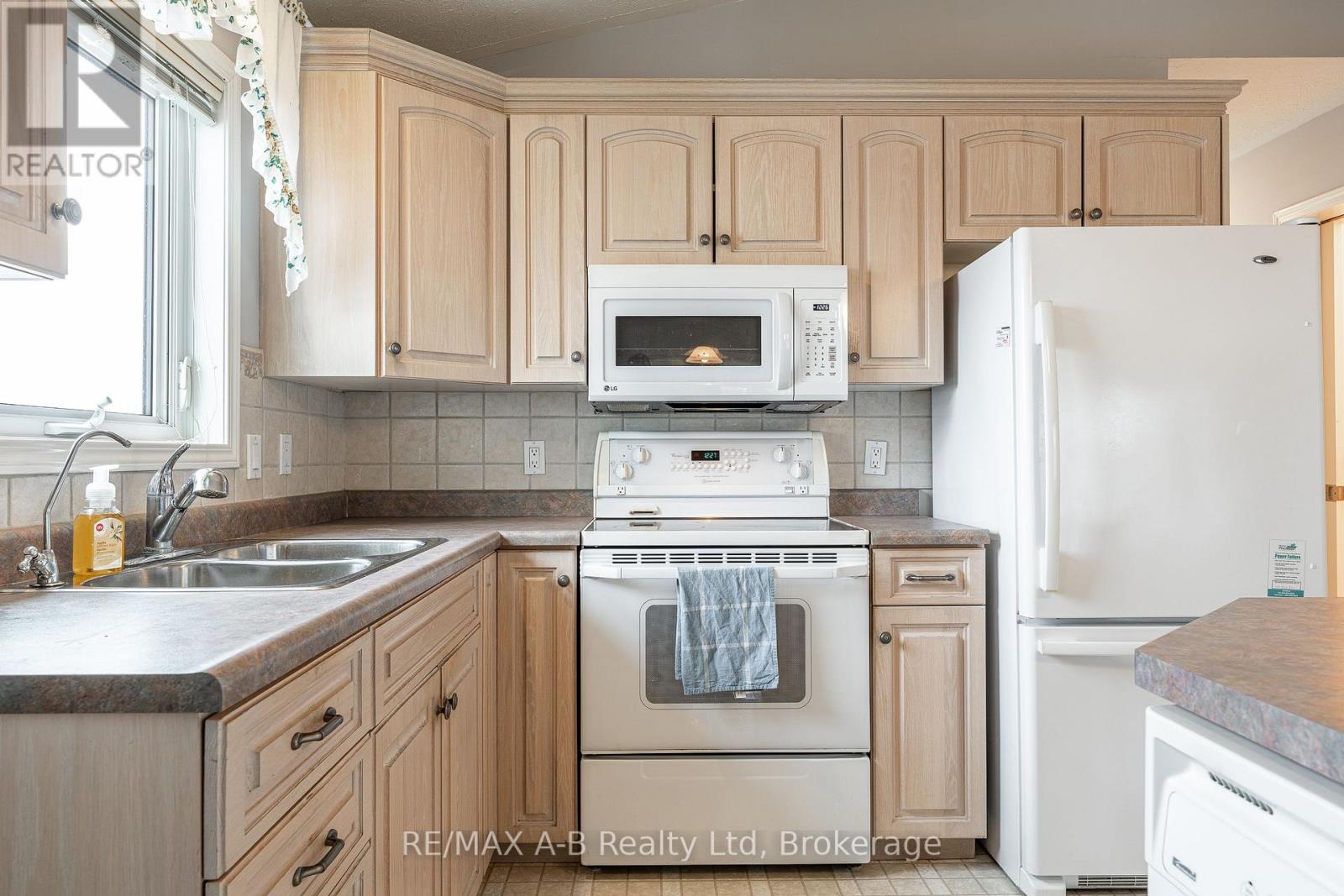 32 - 30 Ann Street, St. Marys, Ontario  N4X 1C8 - Photo 16 - X12540776