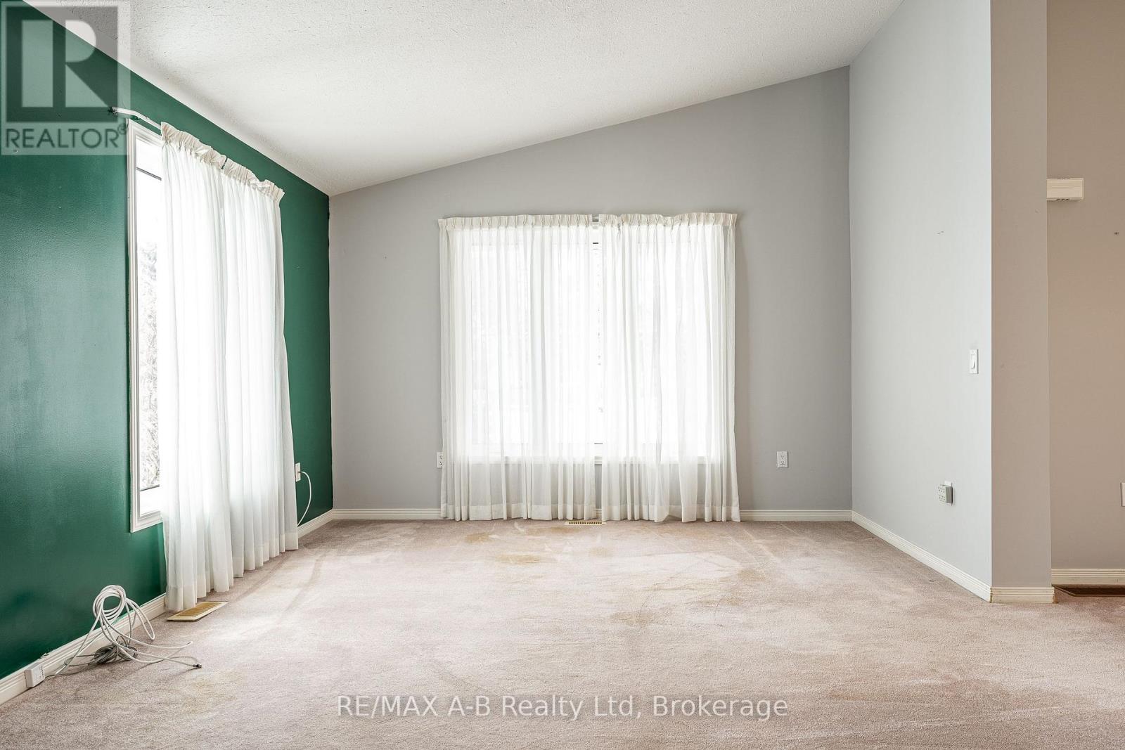 32 - 30 Ann Street, St. Marys, Ontario  N4X 1C8 - Photo 12 - X12540776