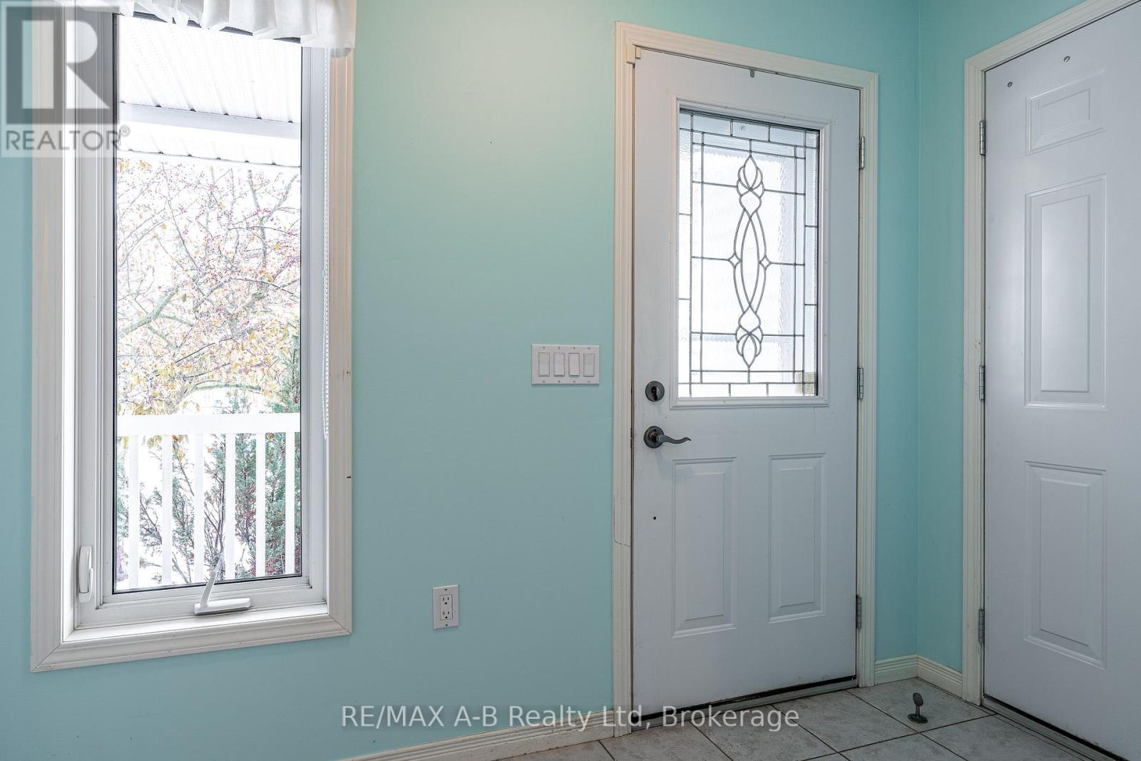 32 - 30 Ann Street, St. Marys, Ontario  N4X 1C8 - Photo 6 - X12540776