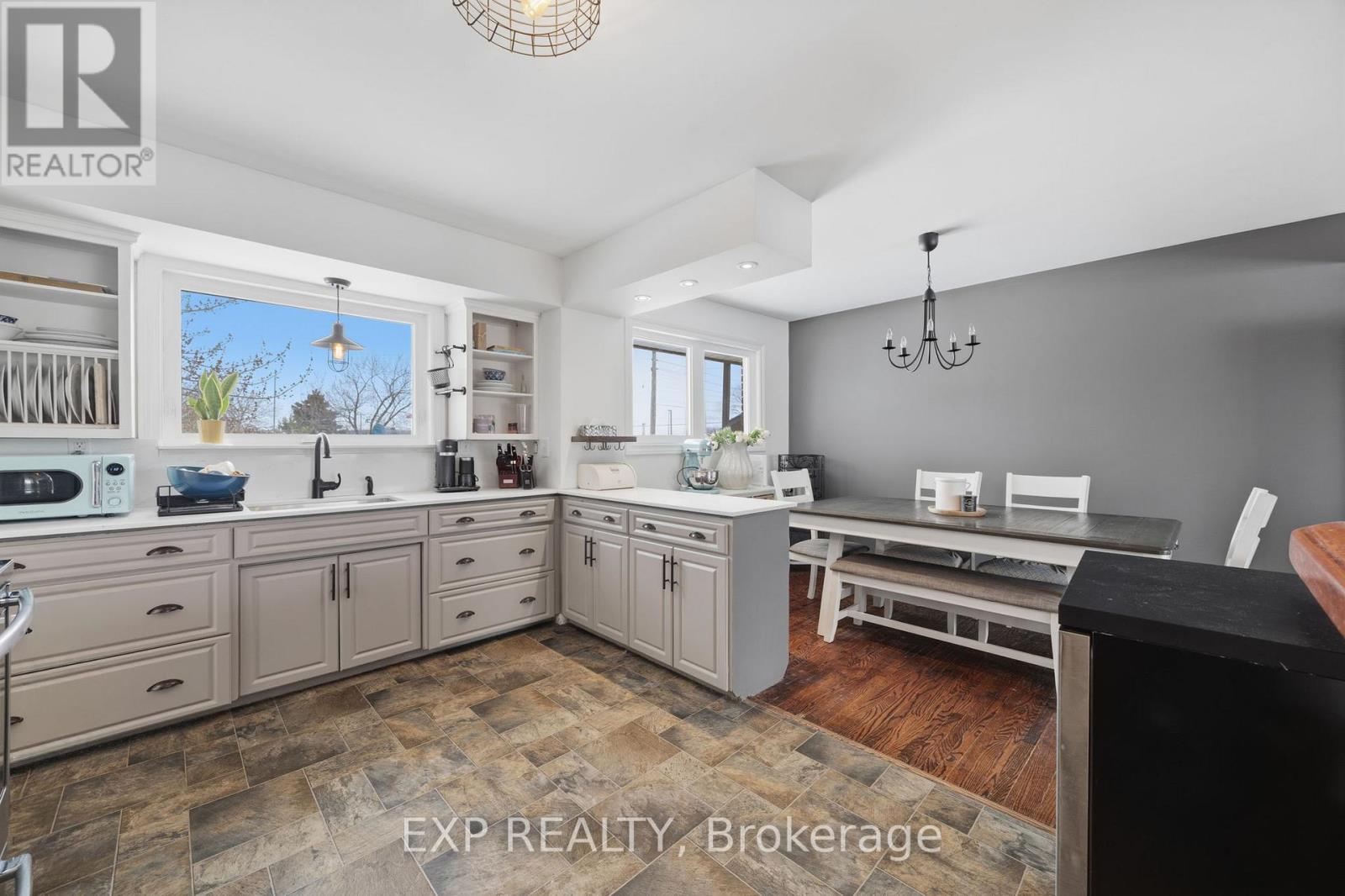 597 Gold Street, Warwick, Ontario  N0M 2S0 - Photo 12 - X12864380