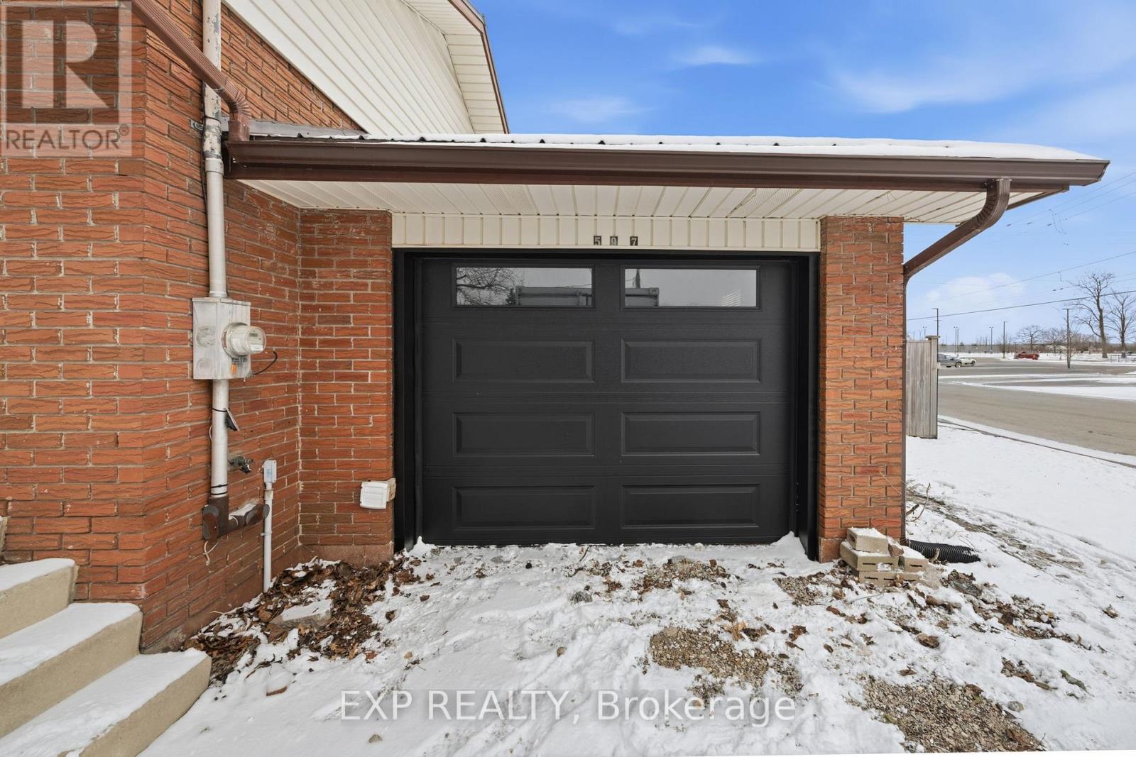 597 Gold Street, Warwick, Ontario  N0M 2S0 - Photo 4 - X12864380