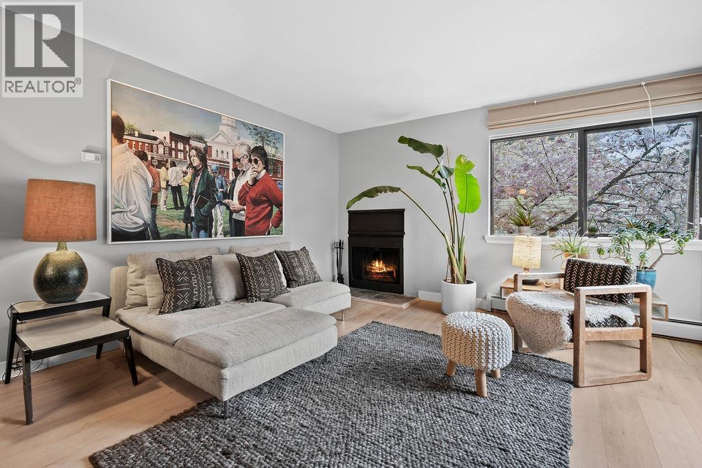 305 3275 MOUNTAIN HIGHWAY, north vancouver, British Columbia