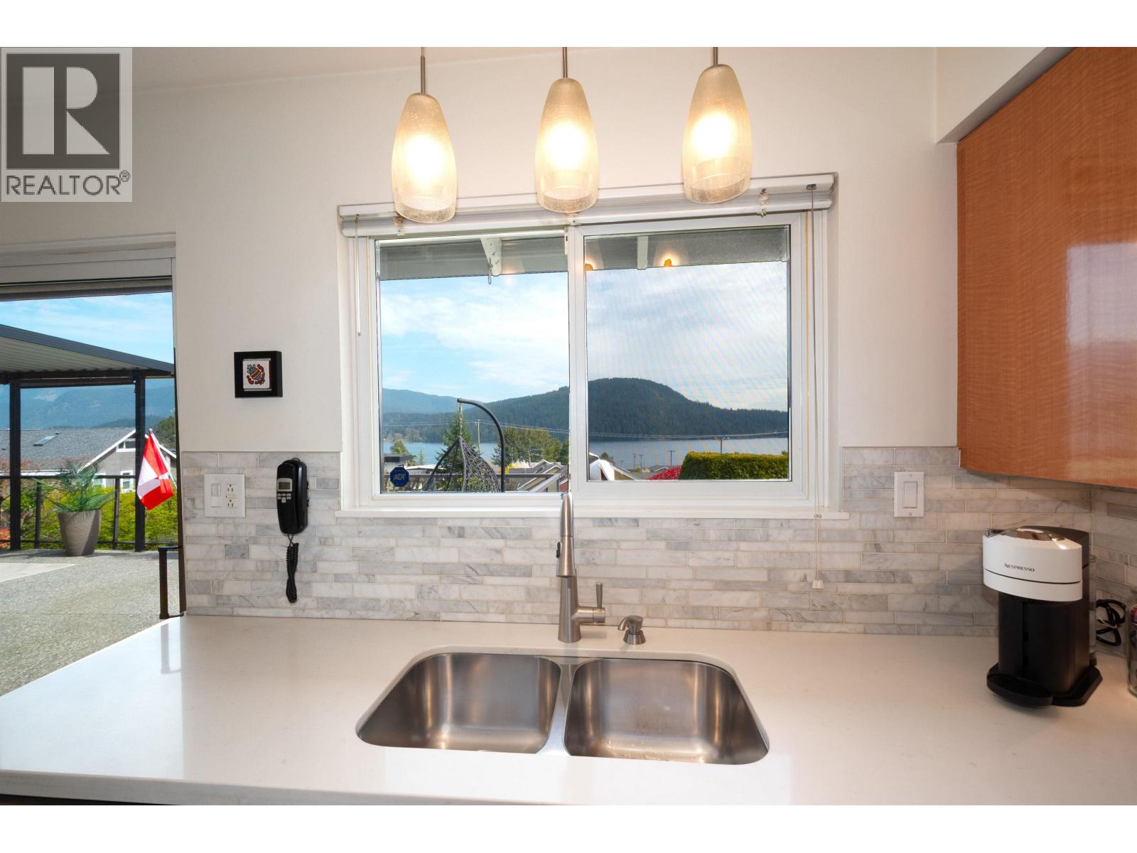 4300 Dollar Road, North Vancouver, British Columbia V7G 2T4 - Photo 12 - R3110995