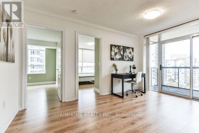 1302 - 880 Grandview Way, Toronto, Ontario  M2N 7B2 - Photo 6 - C12798586