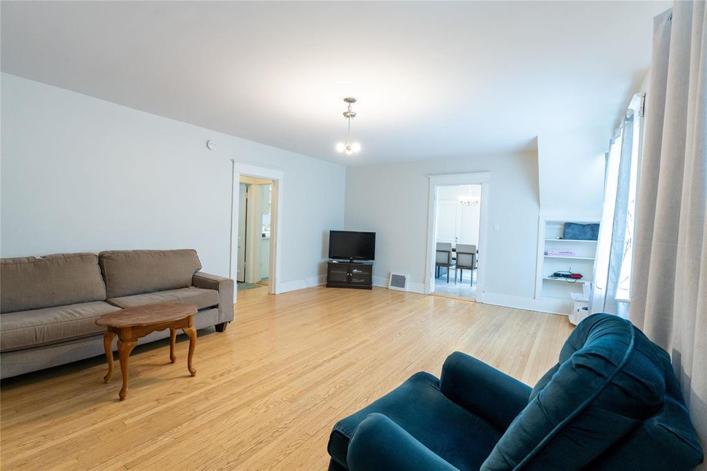 317 Dennis Street, Brandon, Manitoba  R7A 5E2 - Photo 1 - 202607056