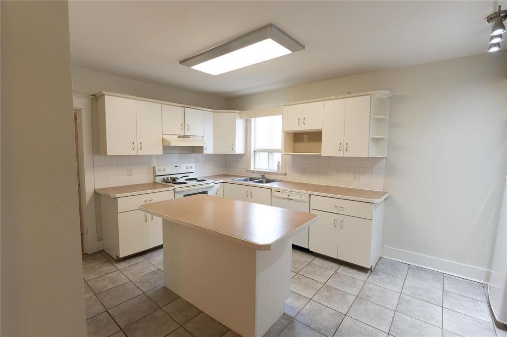 317 Dennis Street, Brandon, Manitoba  R7A 5E2 - Photo 2 - 202607056