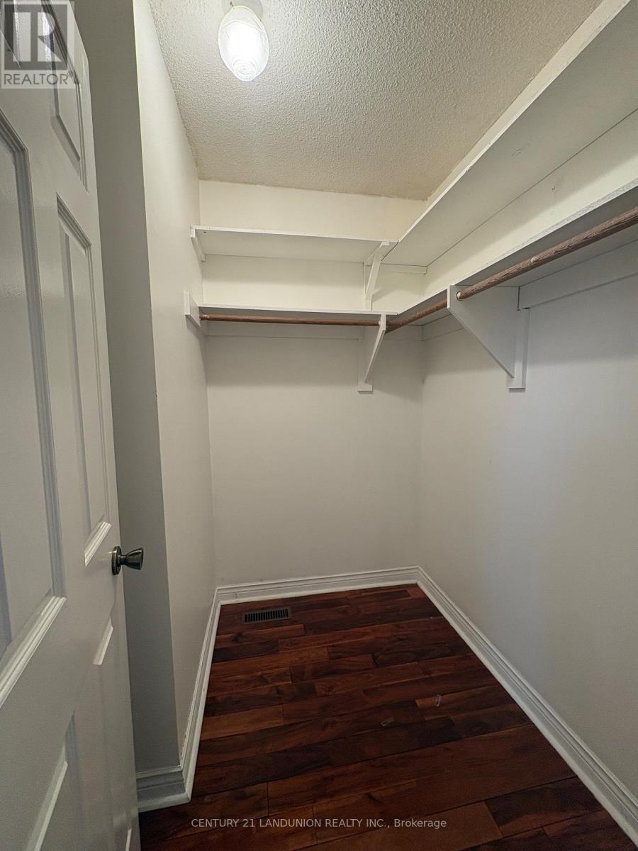 Main 48 Marchwood Crescent, Richmond Hill, Ontario  L4C 8M4 - Photo 11 - N12993968