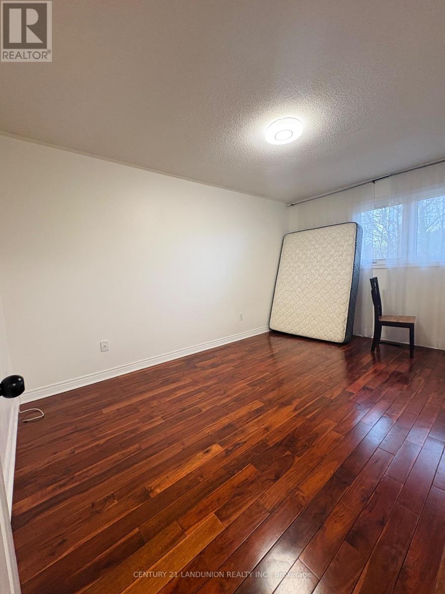 Main 48 Marchwood Crescent, Richmond Hill, Ontario  L4C 8M4 - Photo 13 - N12993968