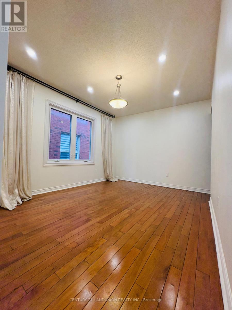 Main 48 Marchwood Crescent, Richmond Hill, Ontario  L4C 8M4 - Photo 15 - N12993968