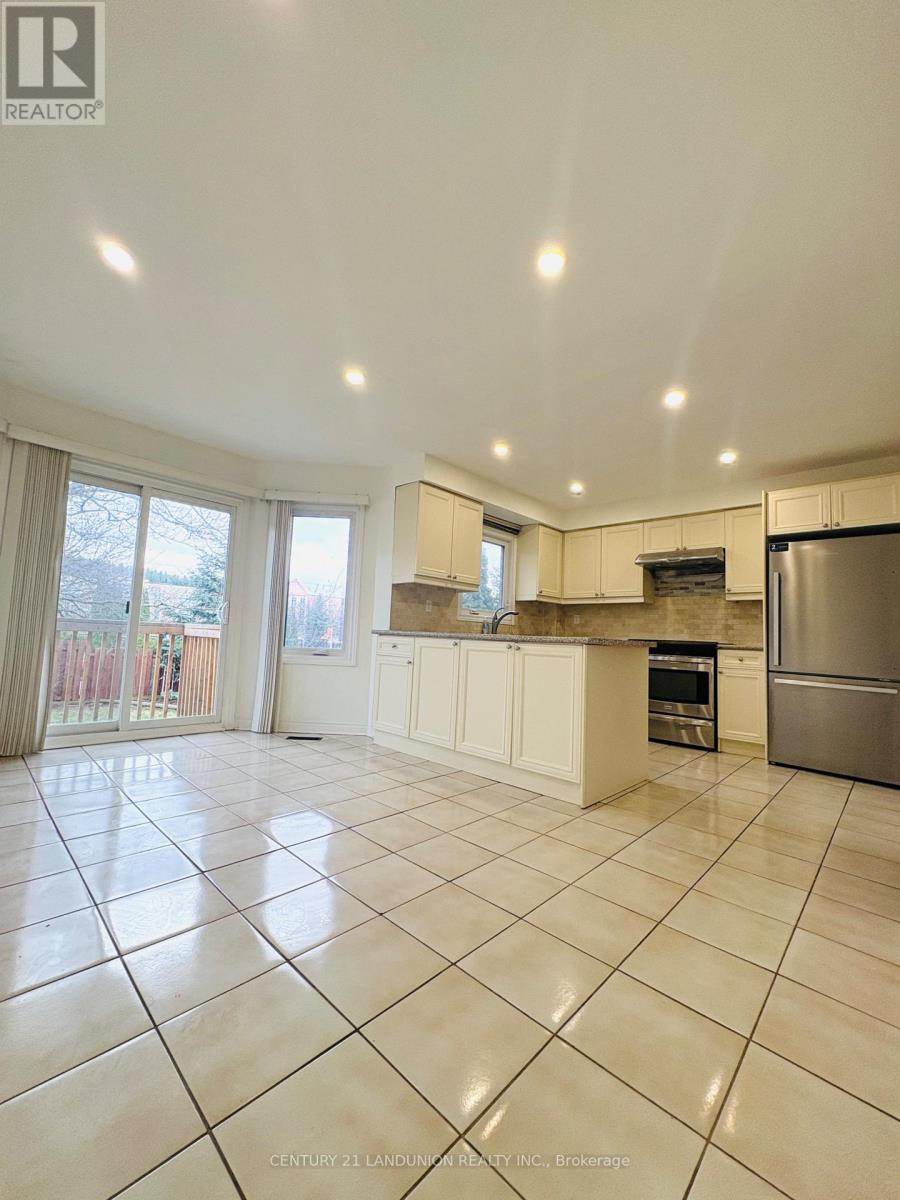 Main 48 Marchwood Crescent, Richmond Hill, Ontario  L4C 8M4 - Photo 5 - N12993968