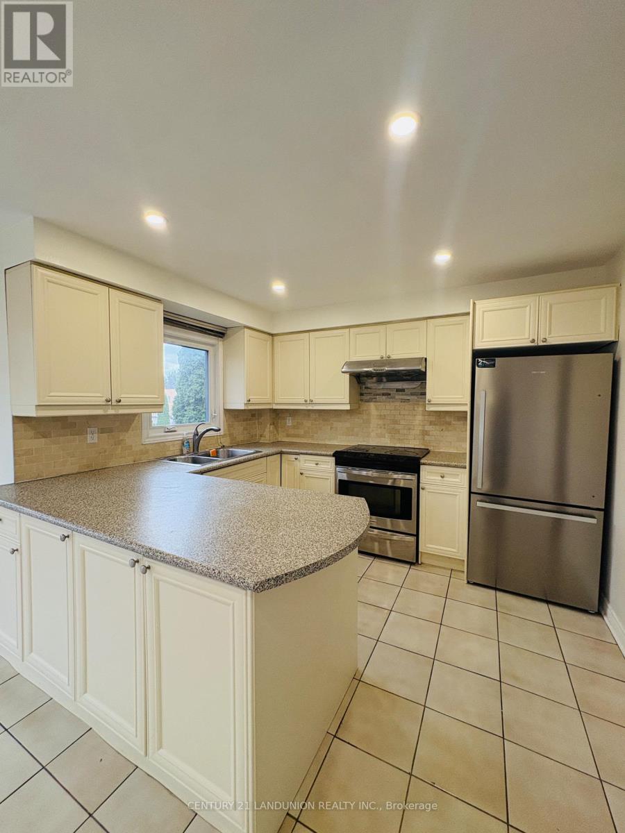 Main 48 Marchwood Crescent, Richmond Hill, Ontario  L4C 8M4 - Photo 6 - N12993968