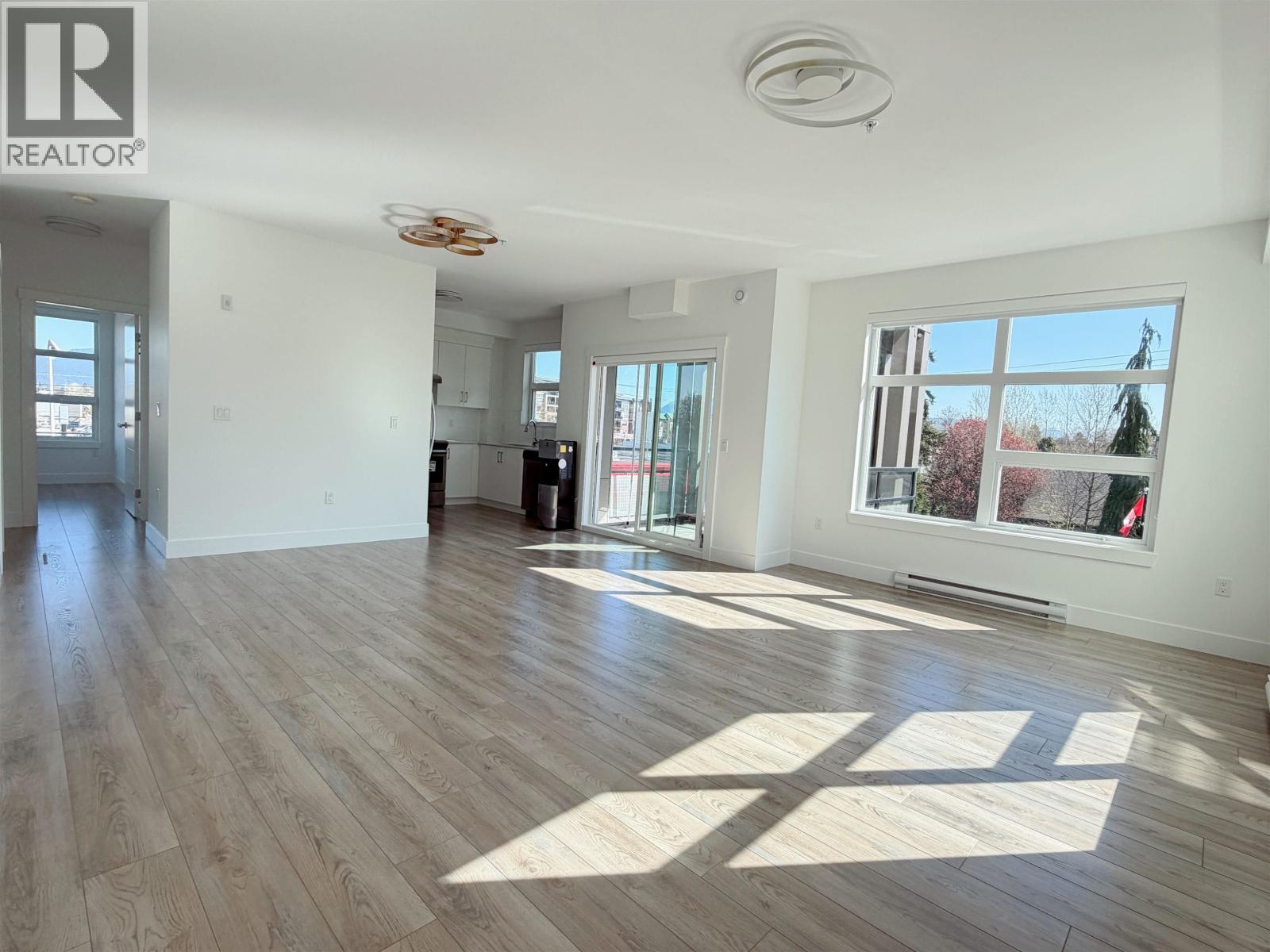 303 22577 Royal Crescent, Maple Ridge, British Columbia  V2X 2M2 - Photo 4 - R3110956