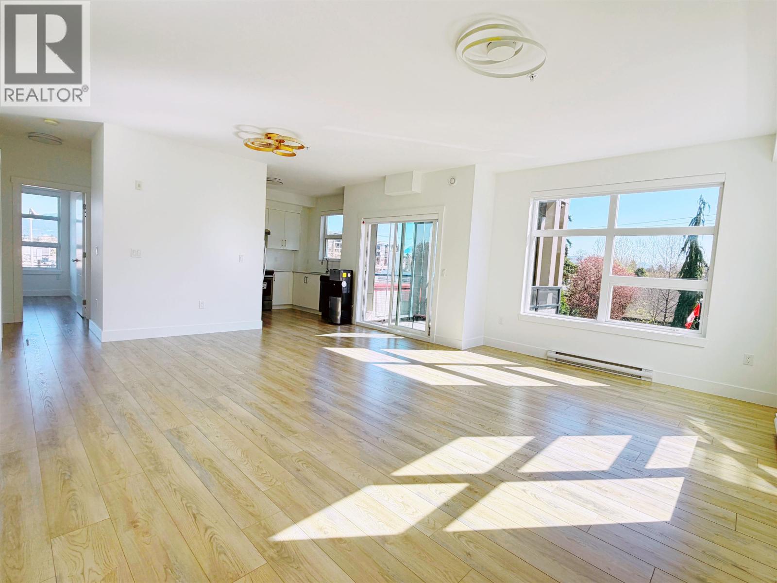 303 22577 Royal Crescent, Maple Ridge, British Columbia  V2X 2M2 - Photo 1 - R3110956