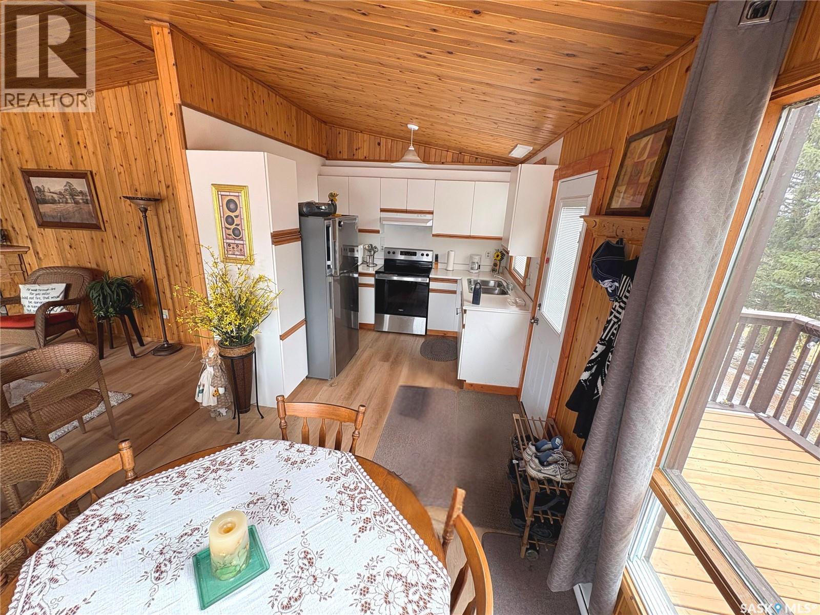 517 Demaer Bay, Katepwa Beach, Saskatchewan  S0G 2K0 - Photo 3 - SK032752