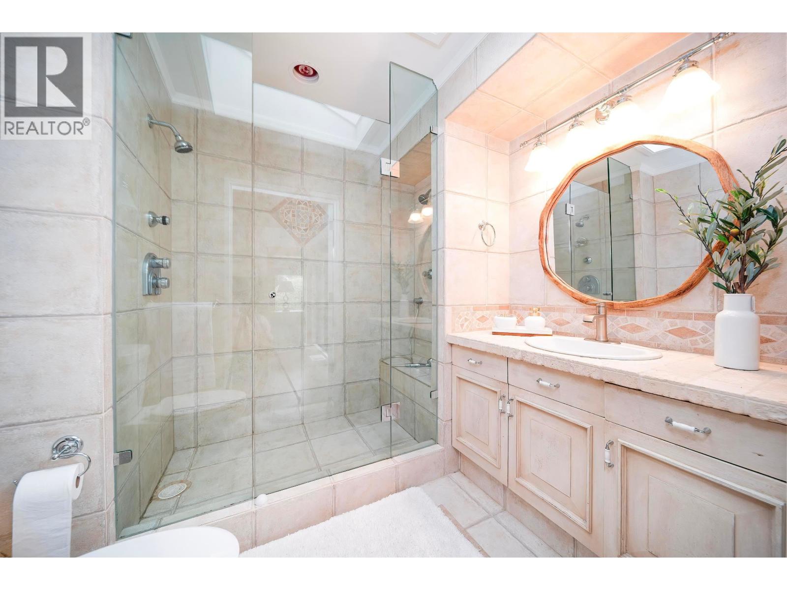 4096 Sunset Boulevard, North Vancouver, British Columbia  V7R 3Y8 - Photo 16 - R3110983