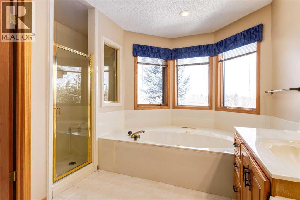 55 Oakmount Court SW, Calgary, Alberta  T2V 5B9 - Photo 22 - A2297656