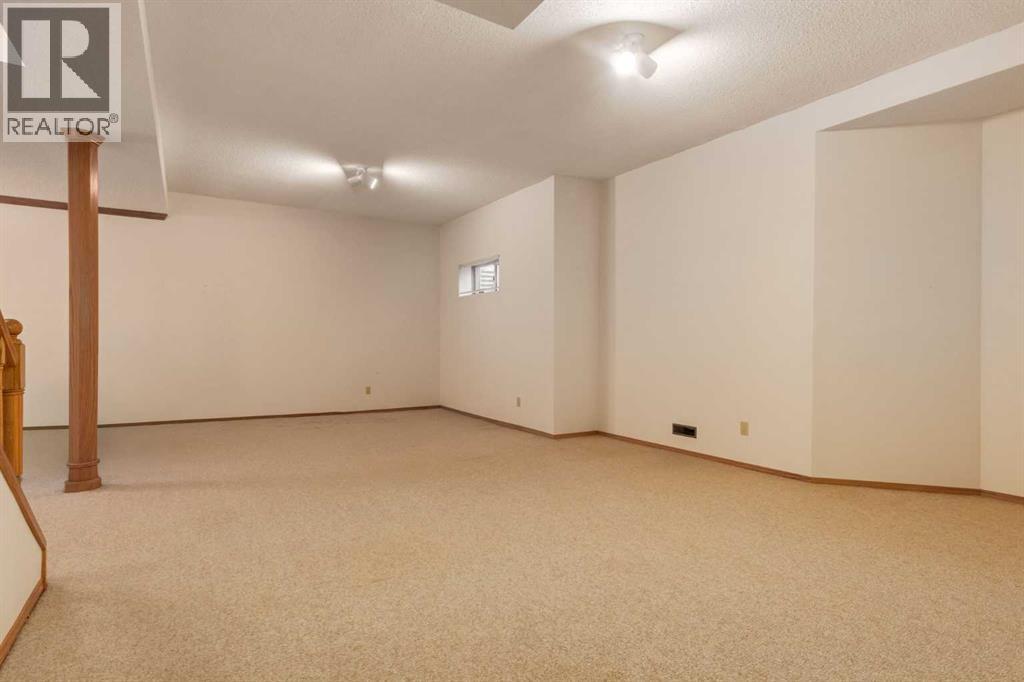 55 Oakmount Court SW, Calgary, Alberta  T2V 5B9 - Photo 28 - A2297656