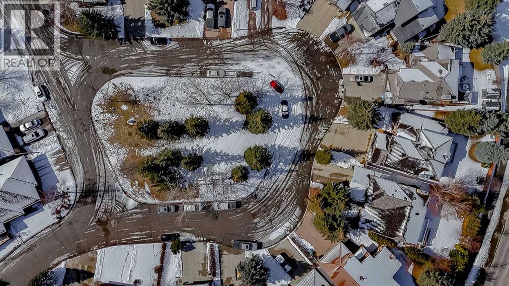 55 Oakmount Court SW, Calgary, Alberta  T2V 5B9 - Photo 3 - A2297656