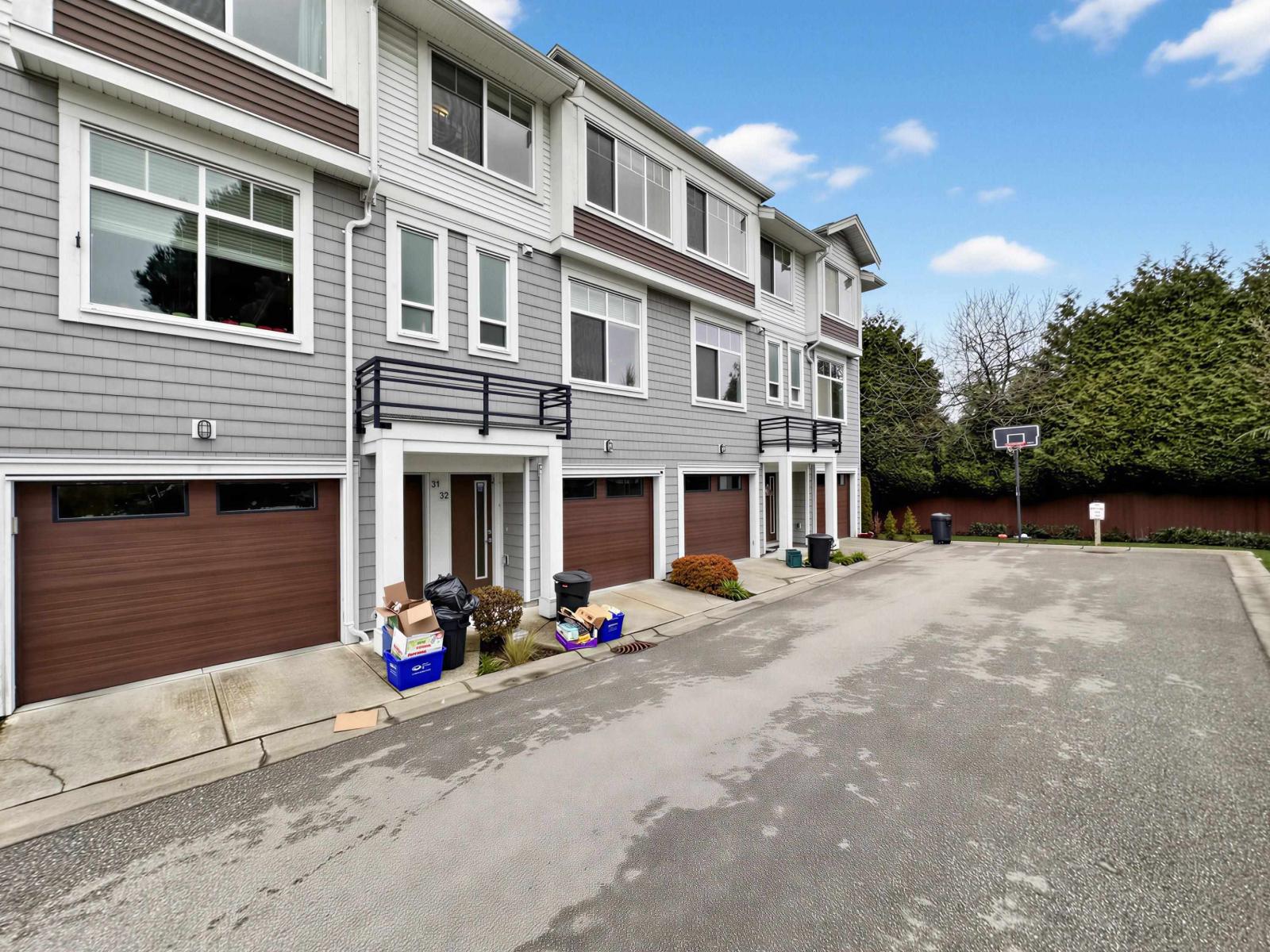 32 2528 156 Street, Surrey, British Columbia V4P 0E7 - Photo 2 - R3110928