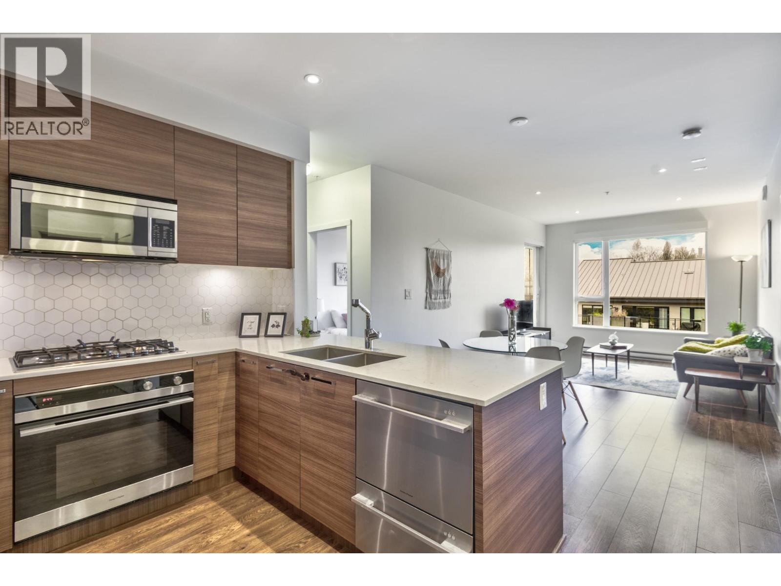 402 1061 Marine Drive, North Vancouver, British Columbia  V7P 1S6 - Photo 6 - R3110700