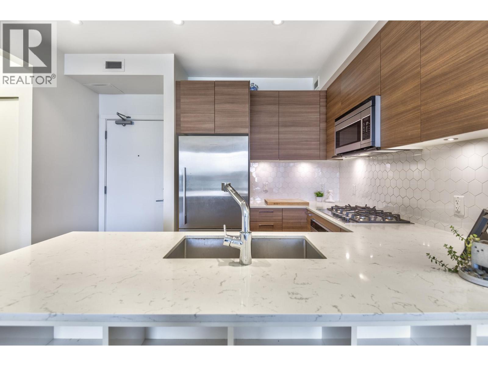 402 1061 Marine Drive, North Vancouver, British Columbia  V7P 1S6 - Photo 4 - R3110700