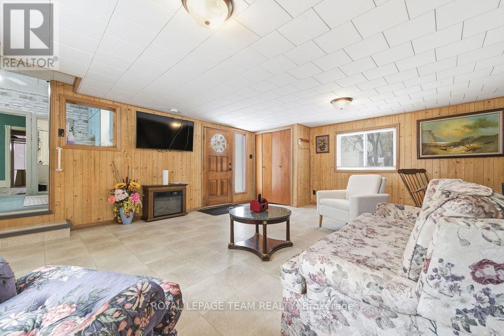 190 Queen Street, Killaloe, Ontario K8A 2A0 - Photo 28 - X12994010