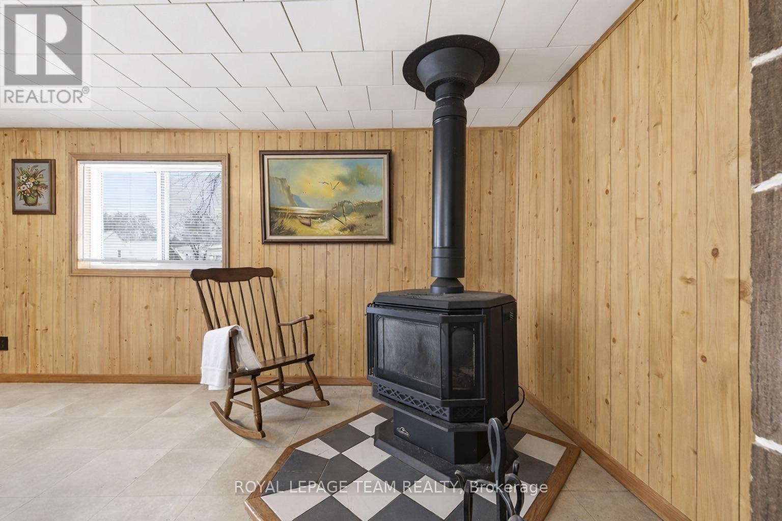 190 Queen Street, Killaloe, Ontario K8A 2A0 - Photo 9 - X12994010