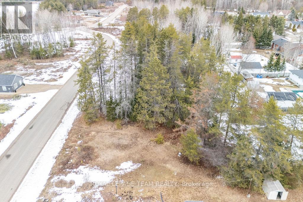18 Birchview Drive, Madawaska Valley, Ontario K0J 1B0 - Photo 15 - X12994024