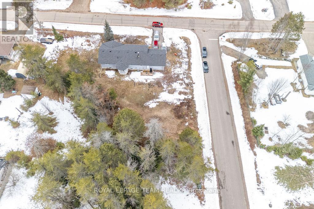 18 Birchview Drive, Madawaska Valley, Ontario K0J 1B0 - Photo 16 - X12994024