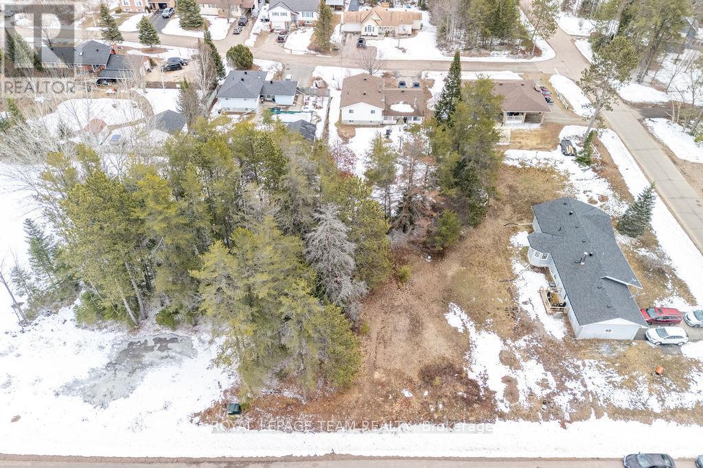 18 Birchview Drive, Madawaska Valley, Ontario K0J 1B0 - Photo 17 - X12994024