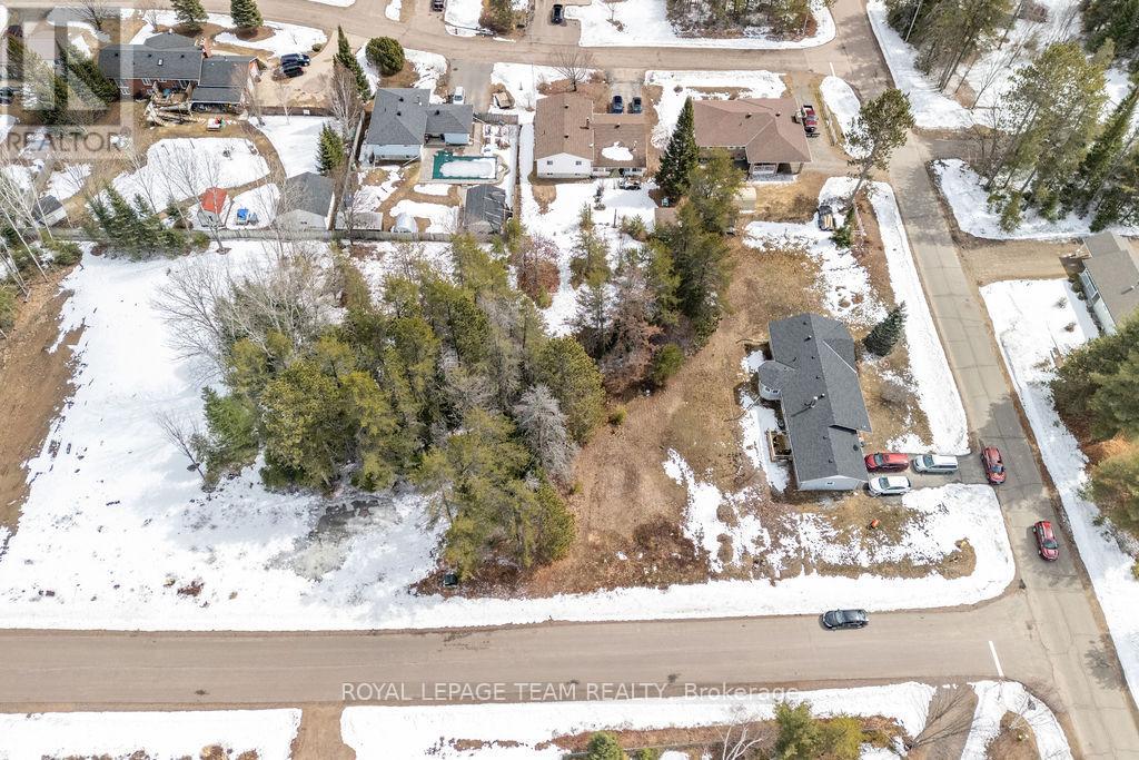 18 Birchview Drive, Madawaska Valley, Ontario K0J 1B0 - Photo 18 - X12994024