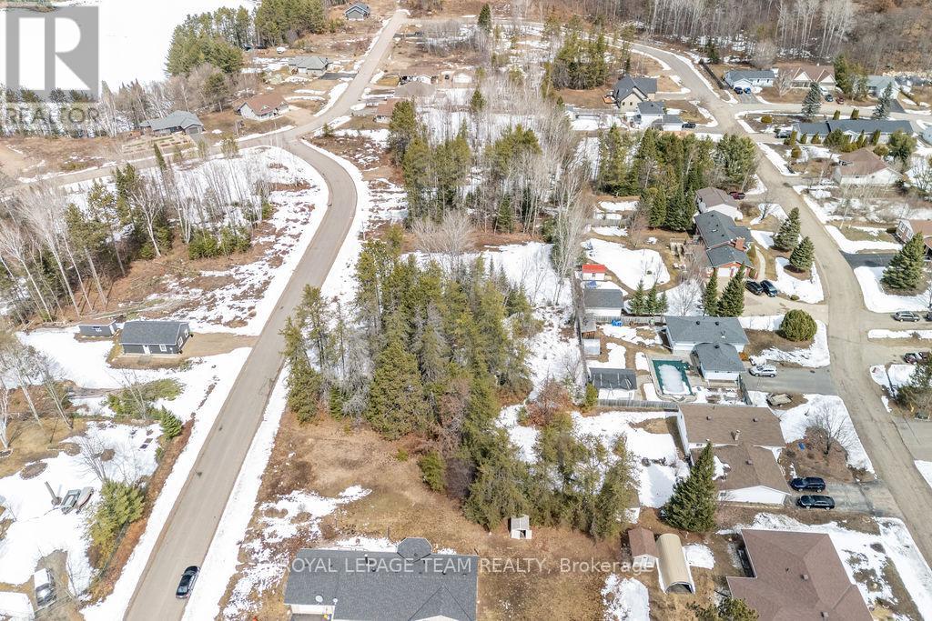 18 Birchview Drive, Madawaska Valley, Ontario K0J 1B0 - Photo 19 - X12994024