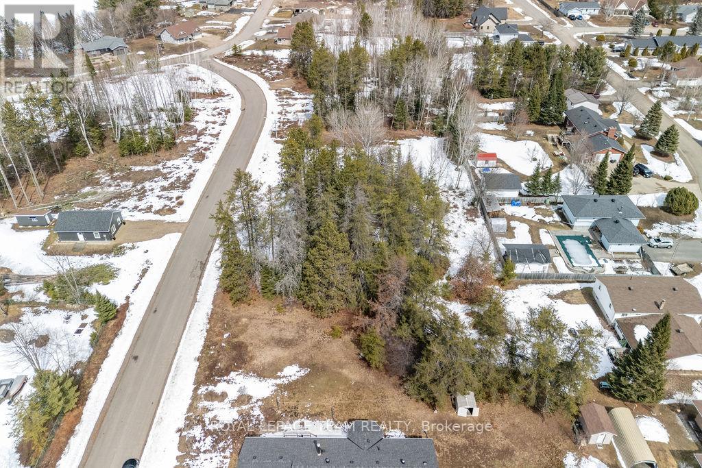 18 Birchview Drive, Madawaska Valley, Ontario K0J 1B0 - Photo 20 - X12994024