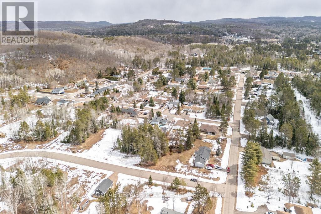 18 Birchview Drive, Madawaska Valley, Ontario K0J 1B0 - Photo 21 - X12994024