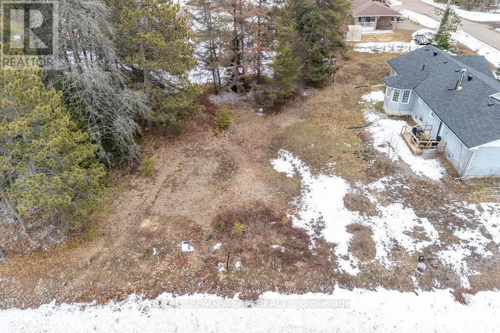 18 Birchview Drive, Madawaska Valley, Ontario K0J 1B0 - Photo 4 - X12994024