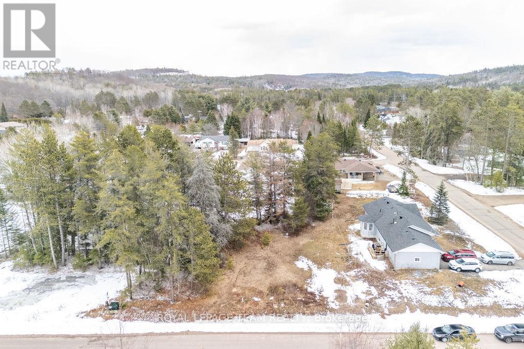 18 Birchview Drive, Madawaska Valley, Ontario K0J 1B0 - Photo 6 - X12994024