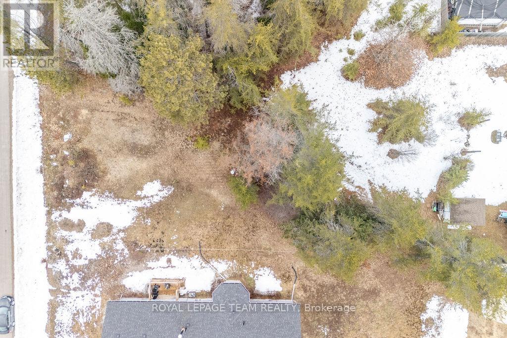 18 Birchview Drive, Madawaska Valley, Ontario K0J 1B0 - Photo 7 - X12994024