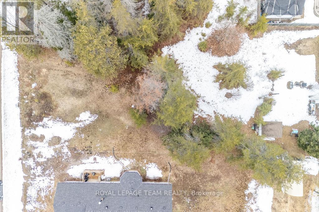 18 Birchview Drive, Madawaska Valley, Ontario K0J 1B0 - Photo 8 - X12994024