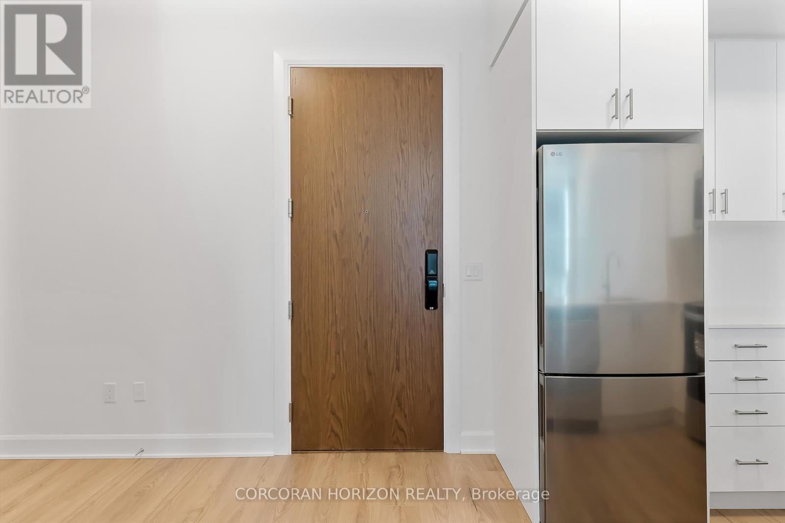 111 - 3240 William Coltson Avenue, Oakville, Ontario  L6H 8C8 - Photo 5 - W12993996