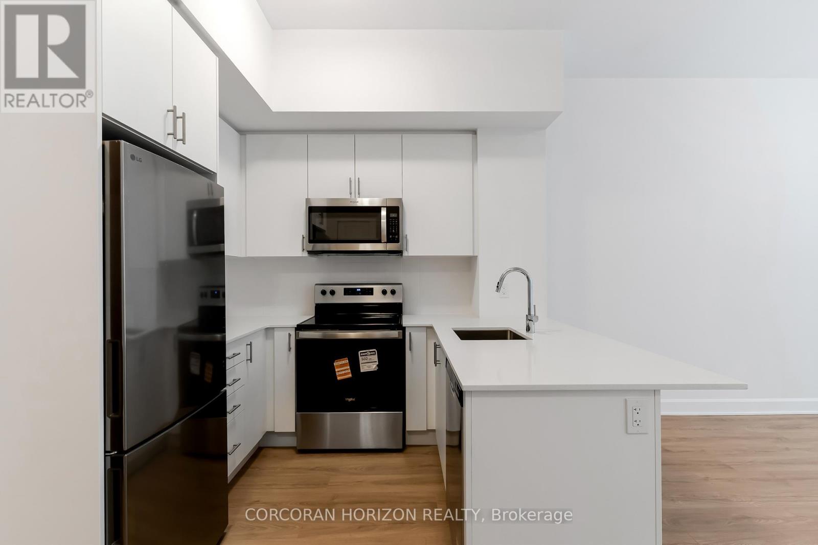 111 - 3240 William Coltson Avenue, Oakville, Ontario  L6H 8C8 - Photo 7 - W12993996