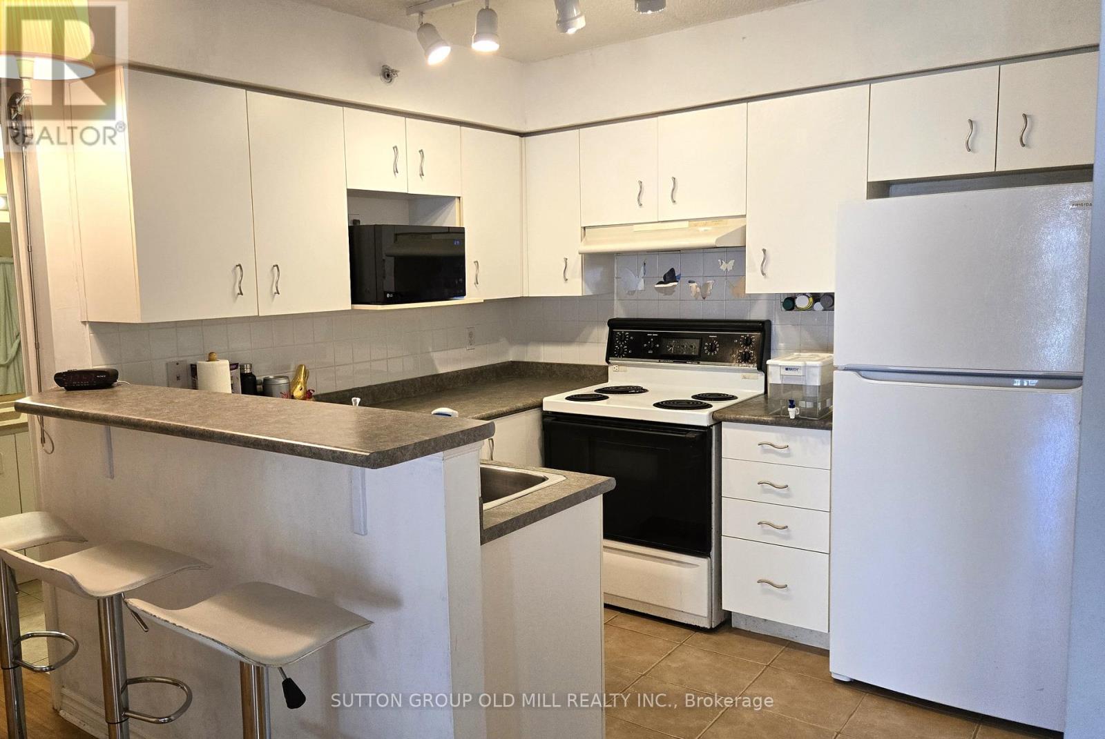 208 - 1470 Bishops Gate, Oakville, Ontario  L6M 4N2 - Photo 7 - W12994006