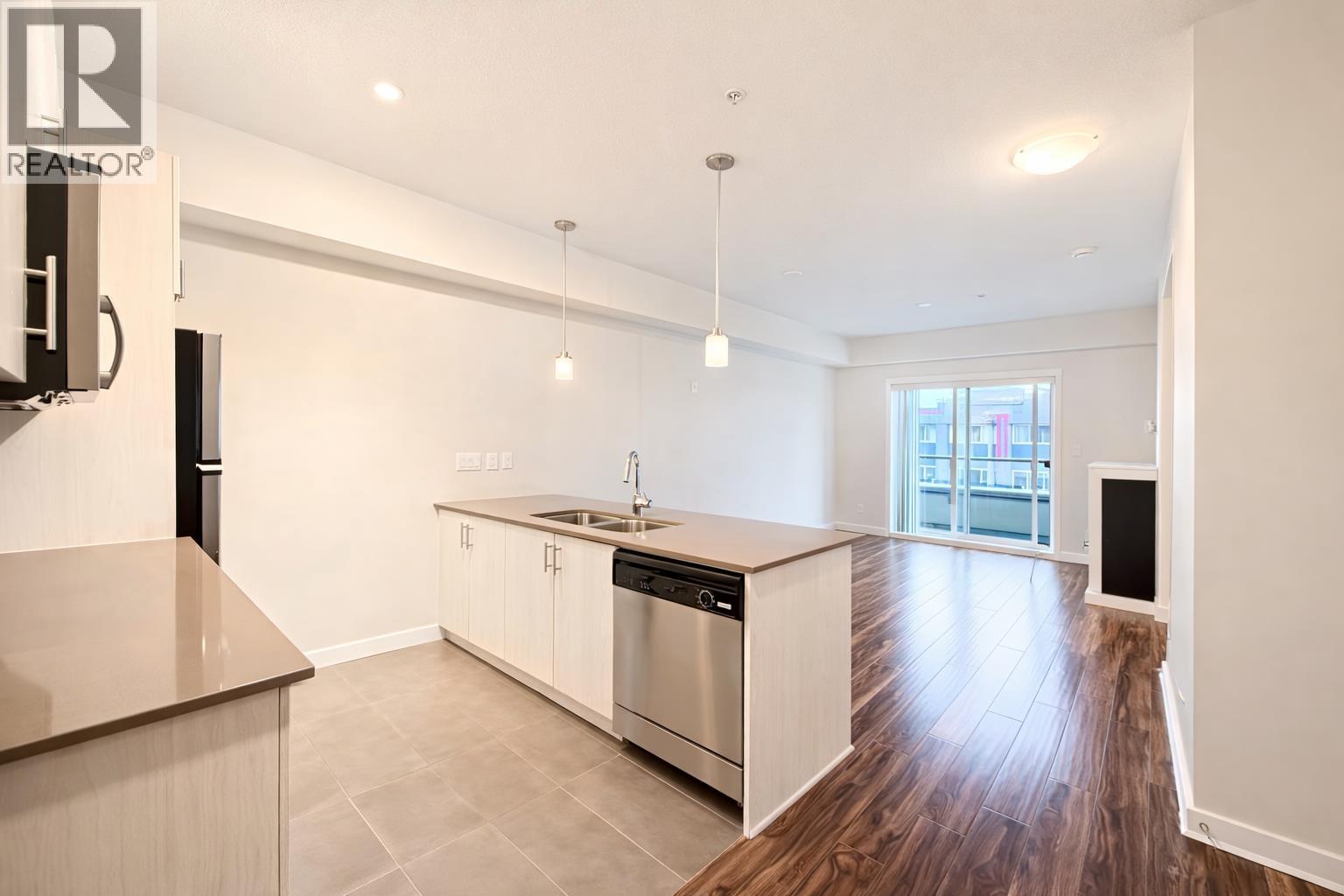 304 7777 Royal Oak Avenue, Burnaby, British Columbia  V5J 4K2 - Photo 8 - R3109461