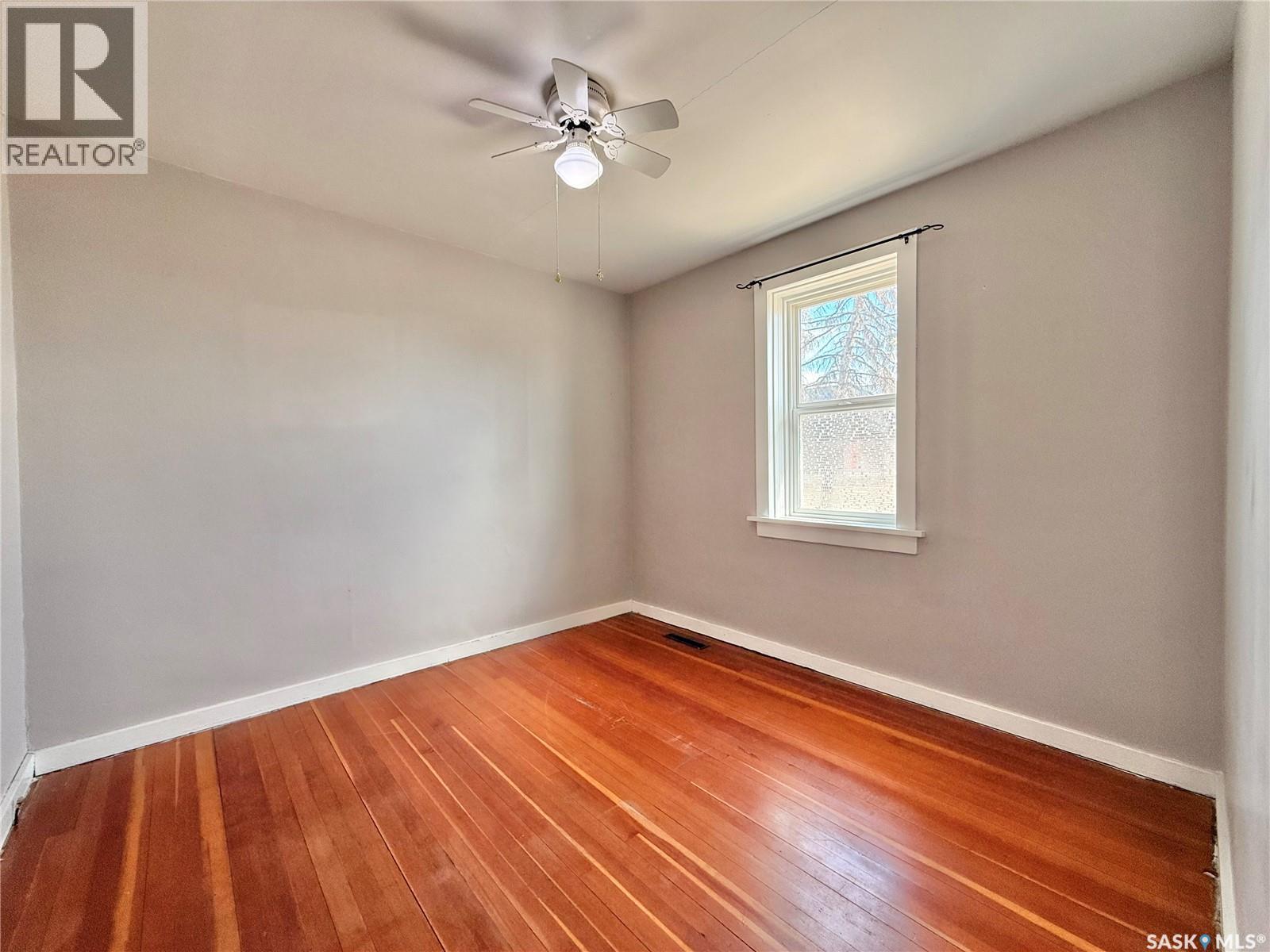 401 Park Avenue, Outlook, Saskatchewan  S0L 2N0 - Photo 16 - SK032726