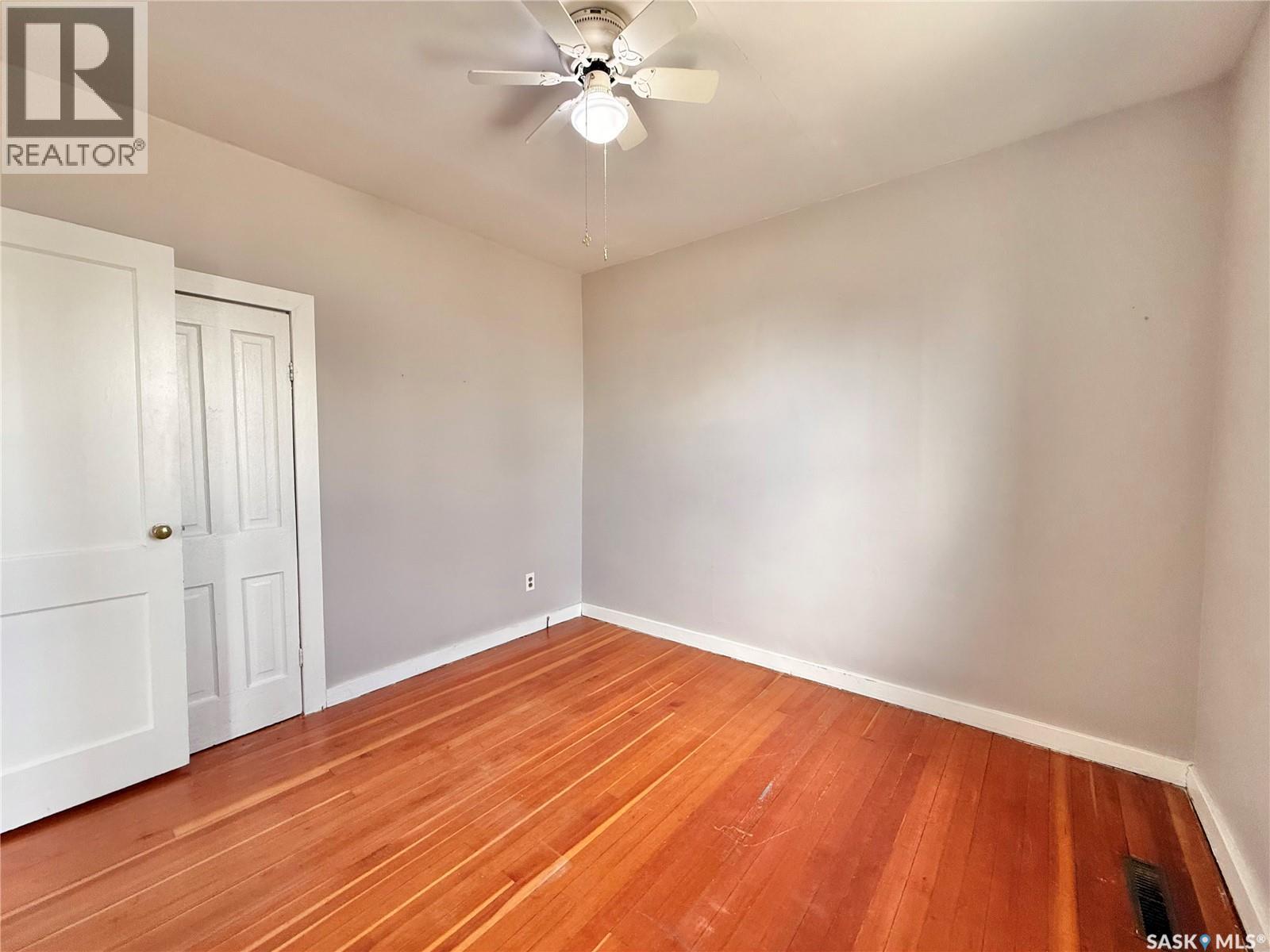 401 Park Avenue, Outlook, Saskatchewan  S0L 2N0 - Photo 18 - SK032726