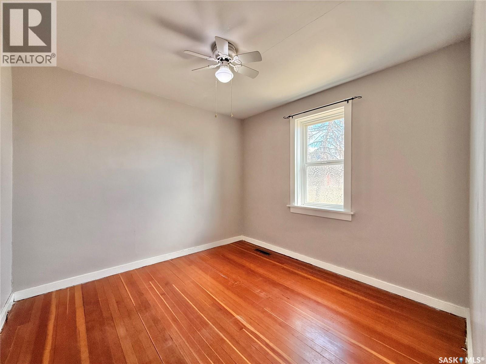 401 Park Avenue, Outlook, Saskatchewan  S0L 2N0 - Photo 19 - SK032726