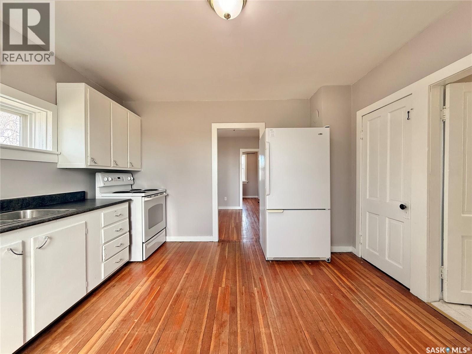 401 Park Avenue, Outlook, Saskatchewan  S0L 2N0 - Photo 2 - SK032726