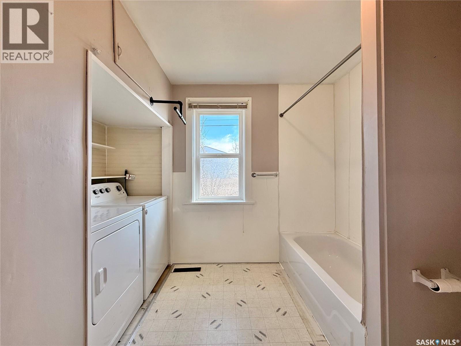 401 Park Avenue, Outlook, Saskatchewan  S0L 2N0 - Photo 21 - SK032726