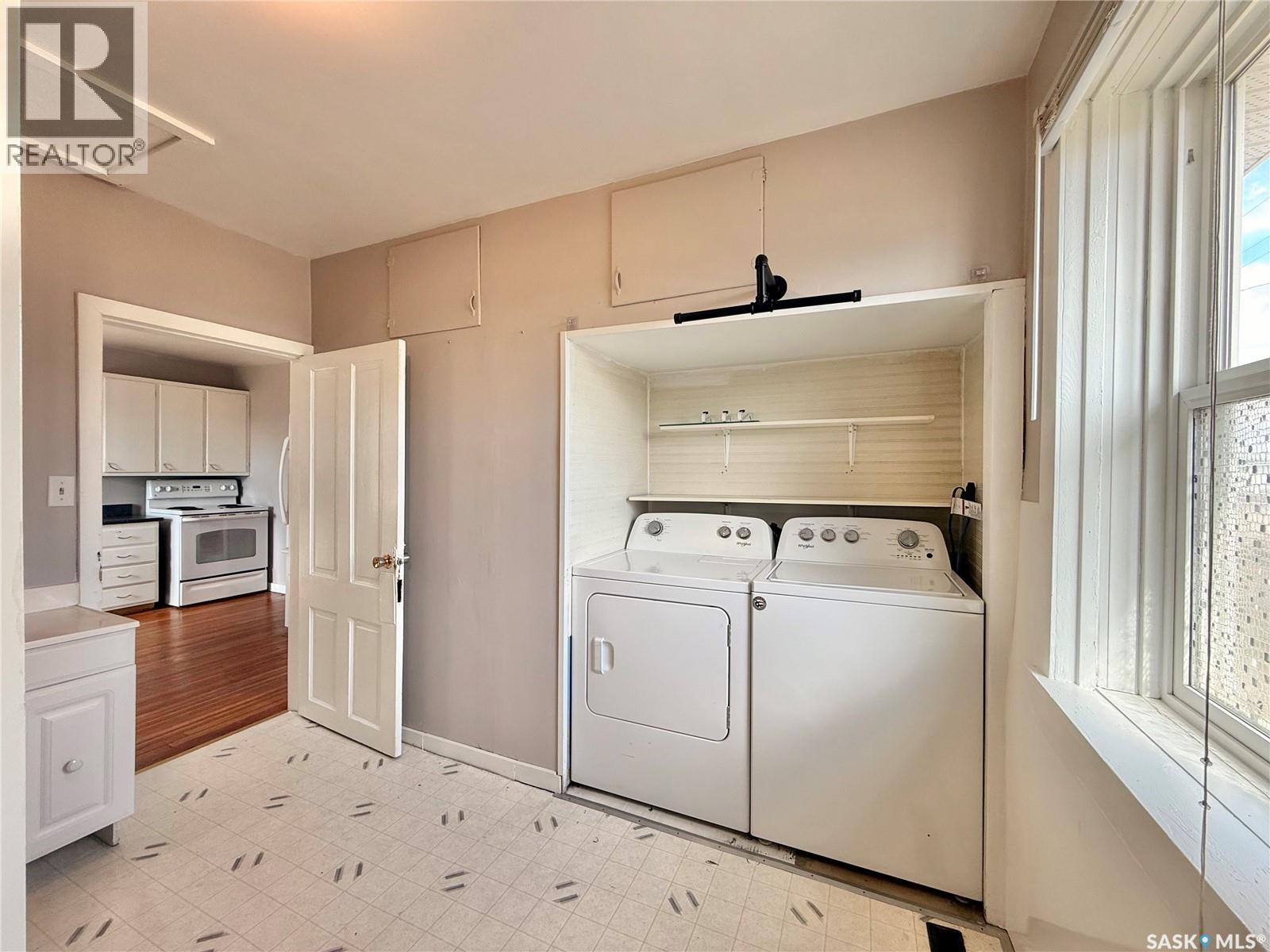 401 Park Avenue, Outlook, Saskatchewan  S0L 2N0 - Photo 24 - SK032726